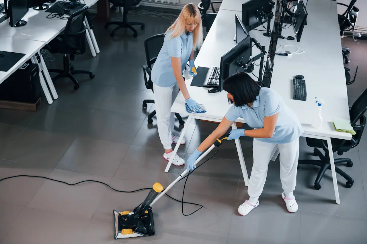 Office Cleaning Illinois Green Mop Service workspace cleaning